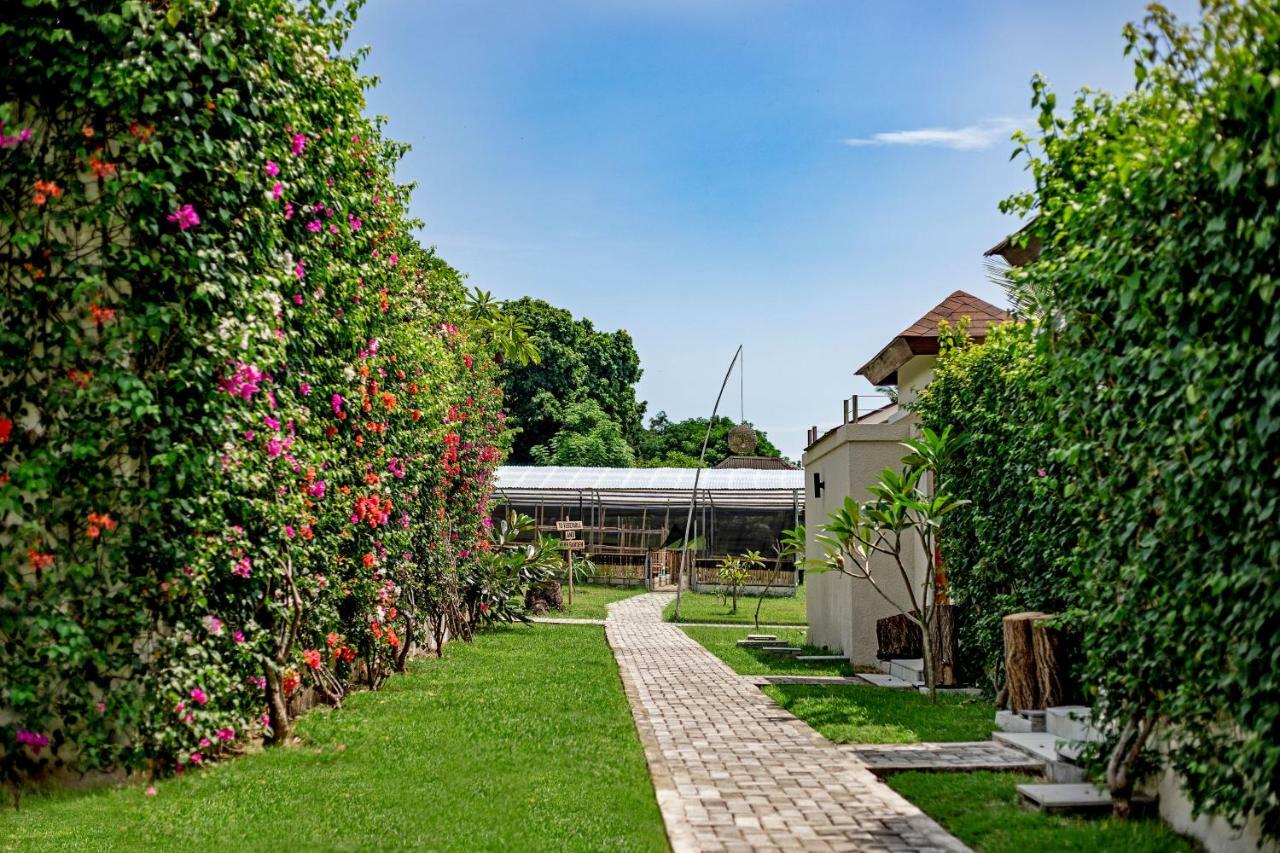 Kokomo Resort Gili Gede Extérieur photo